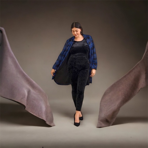 Torrid Crushed Velvet - Picture 4 of 9